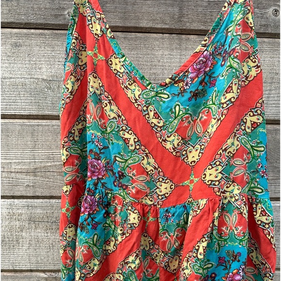 ✨sale✨ Flowy Printed Romper - Picture 2 of 3